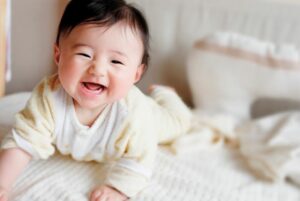 笑う赤ちゃん